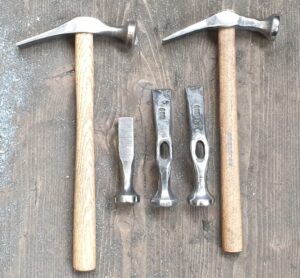 Mehr über den Artikel erfahren Die Prototypen sind da – unsere Schweizer Schuhmacherhämmer nehmen Form an