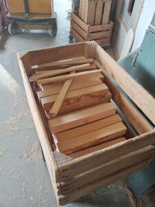 Mehr über den Artikel erfahren Originalgetreuer Hammerstiel aus Eschenholz – Von der Messung zum fertigen Produkt